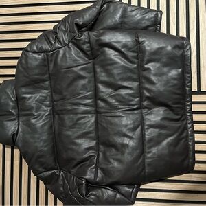 Calvin Klein Men's Faux Leather Black
Puffer Jacket Size S Classic Warm.